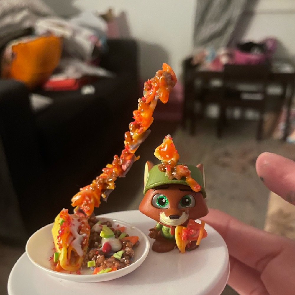 Custom miniverse taco and nacho plate with a Doorable from Zootopia